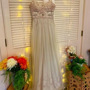 Gorgeous Hailey Logan sparkle detail prom dress